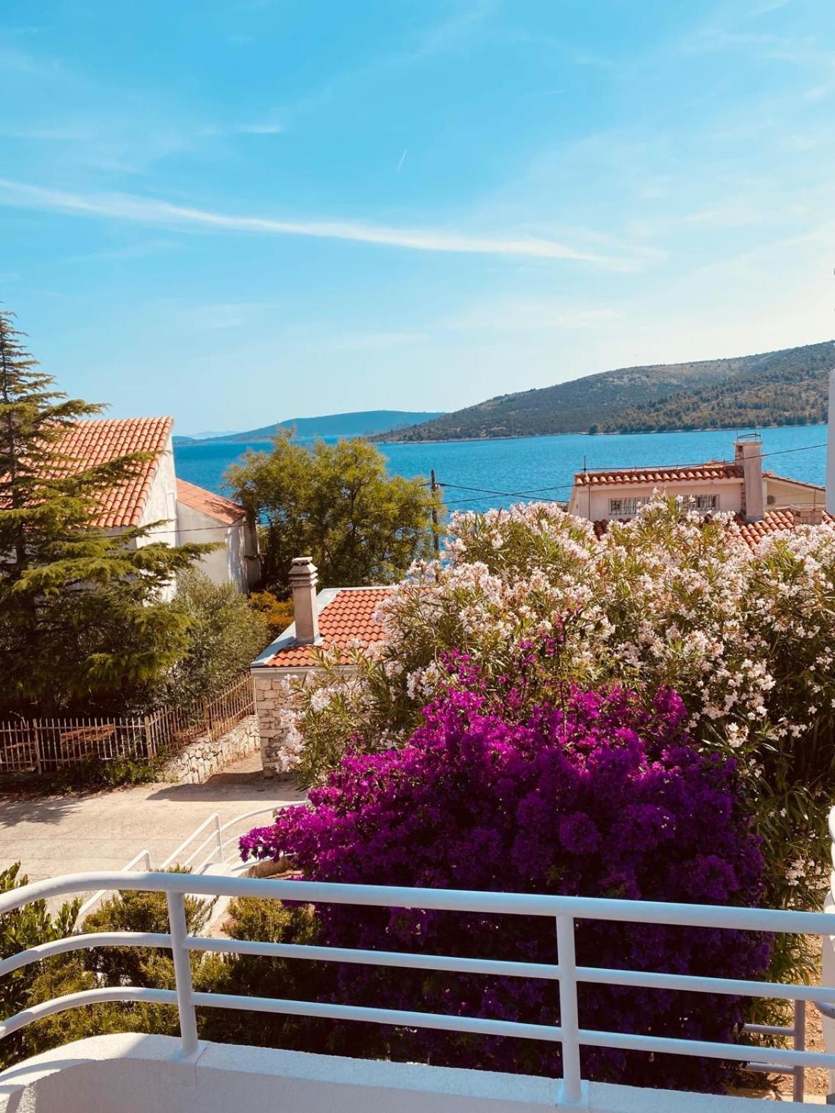 Appartamento House Agradable Seget Vranjica Esterno foto