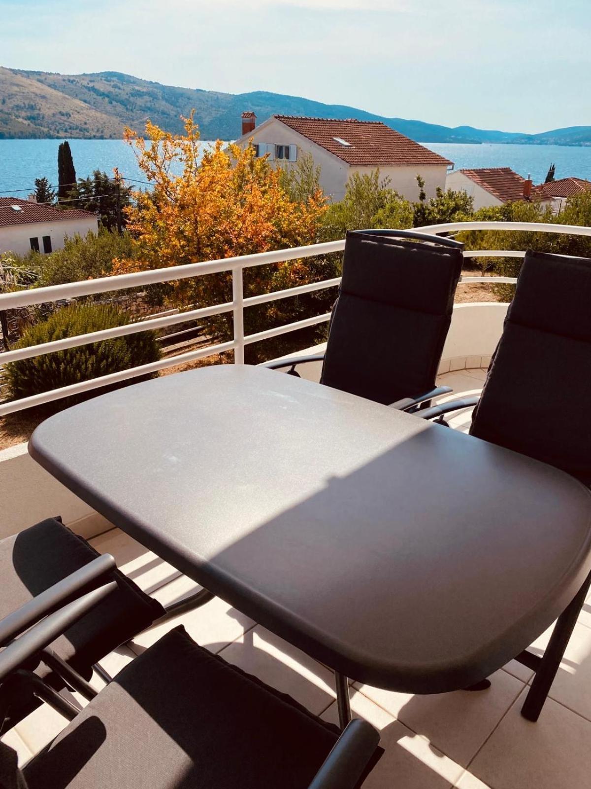 Appartamento House Agradable Seget Vranjica Esterno foto