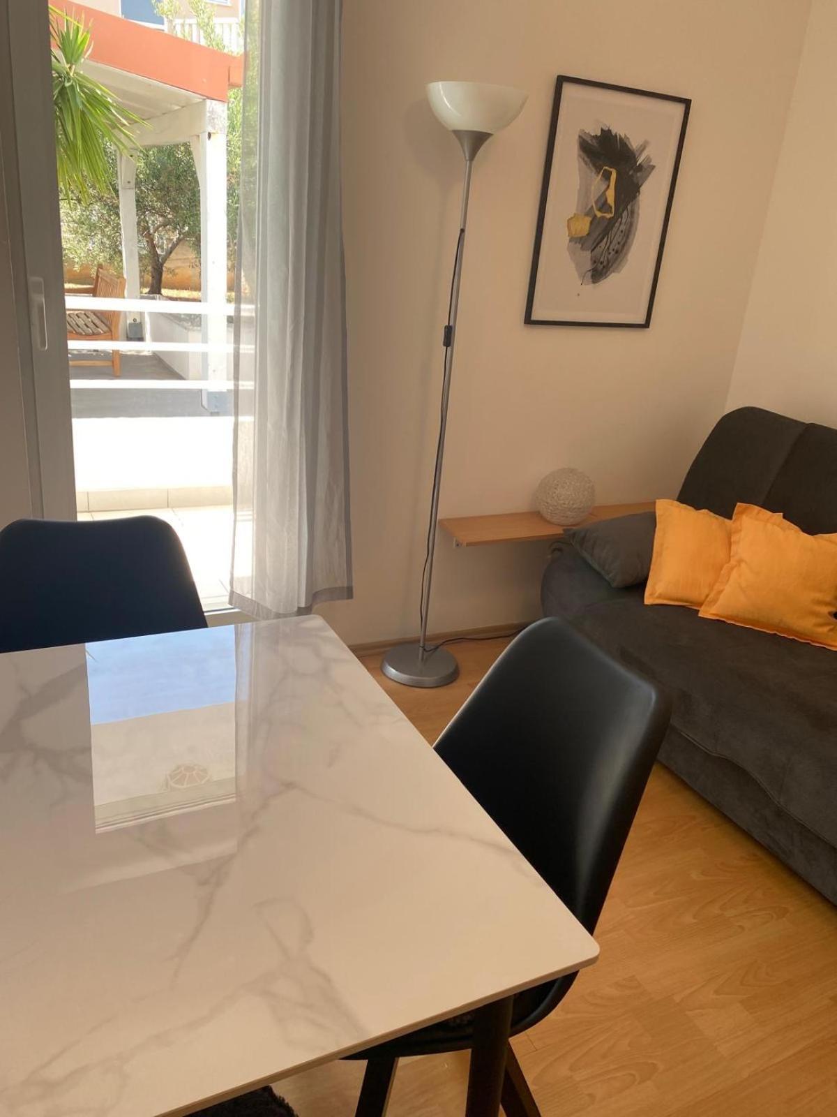 Appartamento House Agradable Seget Vranjica Esterno foto
