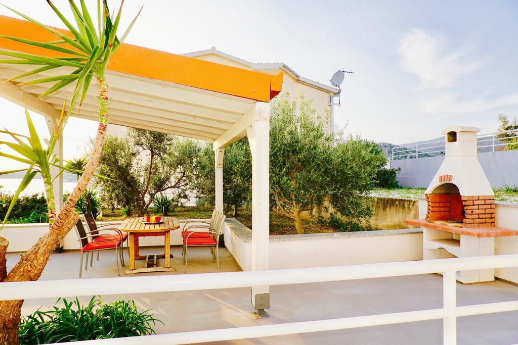 Appartamento House Agradable Seget Vranjica Esterno foto